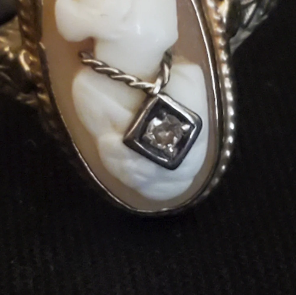 VINTAGE CAMEO 14K RING WITH DIAMOND - Picture 5 of 7